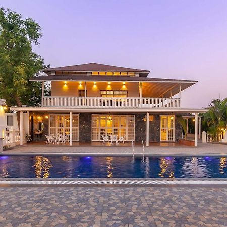 Stayvista'S Lake La Vie - Tranquil Lake-View Villa Amidst Farmland With Pool And Poolside Gazebo - Proximity To Sula Nashik Exterior foto