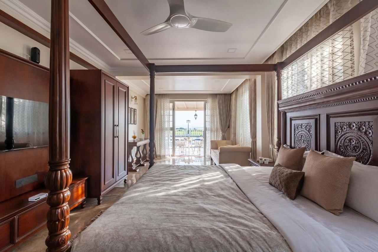 Stayvista'S Lake La Vie - Tranquil Lake-View Villa Amidst Farmland With Pool And Poolside Gazebo - Proximity To Sula Nashik Exterior foto