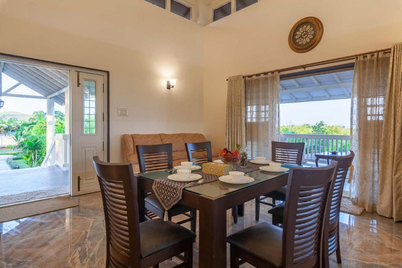 Stayvista'S Lake La Vie - Tranquil Lake-View Villa Amidst Farmland With Pool And Poolside Gazebo - Proximity To Sula Nashik Exterior foto