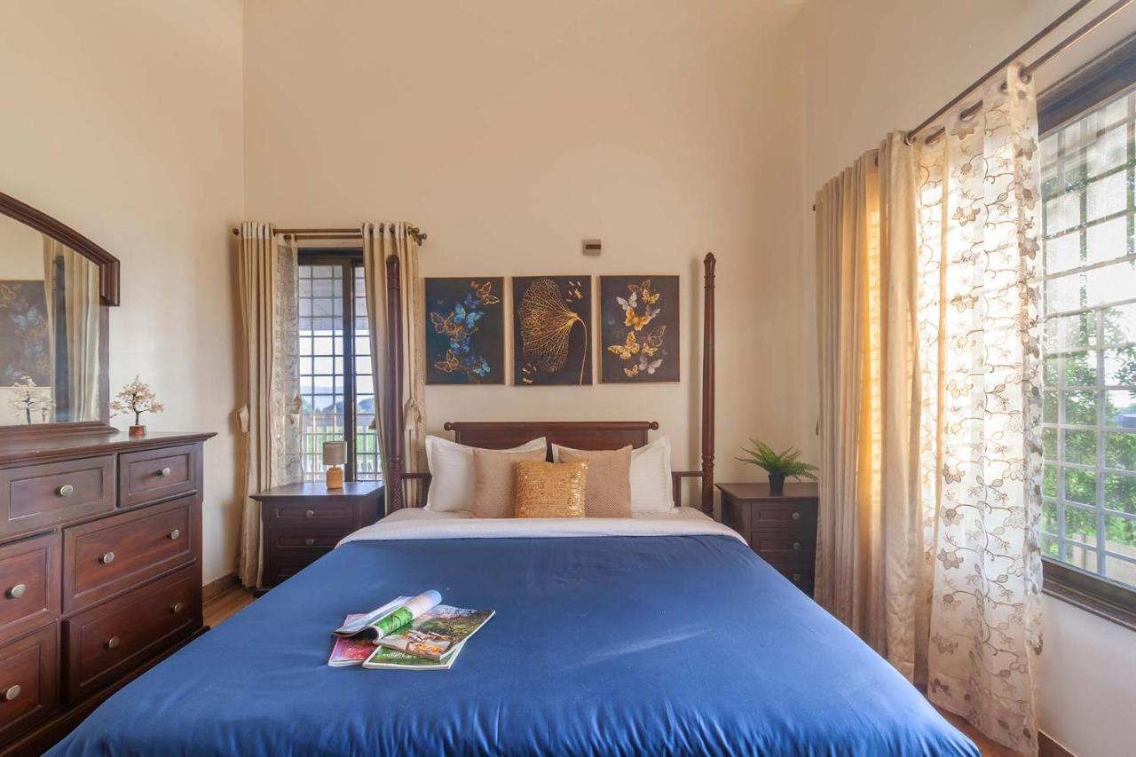 Stayvista'S Lake La Vie - Tranquil Lake-View Villa Amidst Farmland With Pool And Poolside Gazebo - Proximity To Sula Nashik Exterior foto