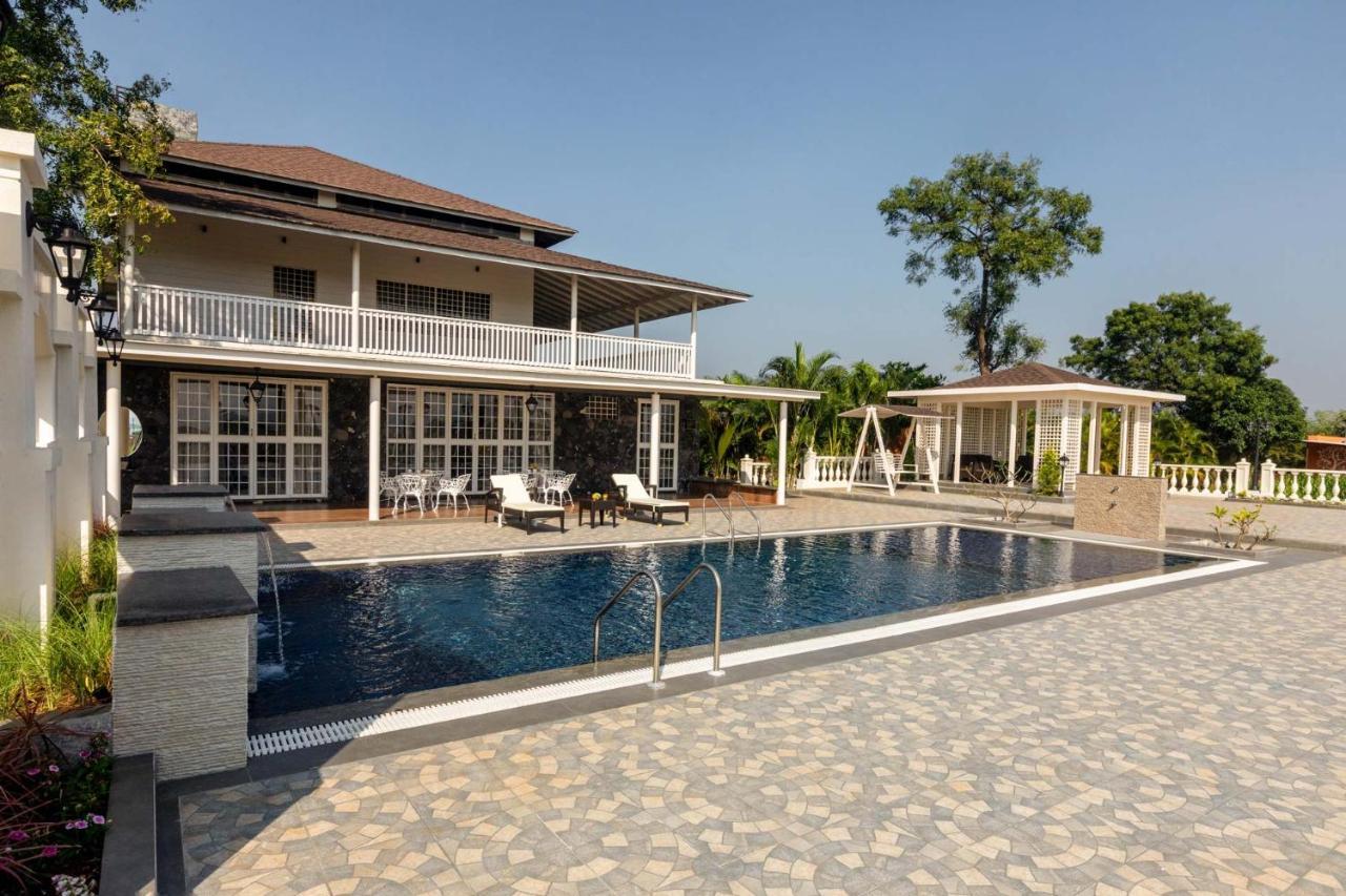 Stayvista'S Lake La Vie - Tranquil Lake-View Villa Amidst Farmland With Pool And Poolside Gazebo - Proximity To Sula Nashik Exterior foto